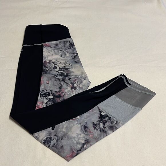 Lululemon If You’re Lucky Capri Size Four - Picture 6 of 9